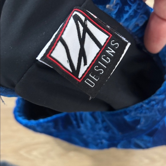 Blue Velvet Long Sleeve Crop Top and Shorts Set - Picture 5 of 8